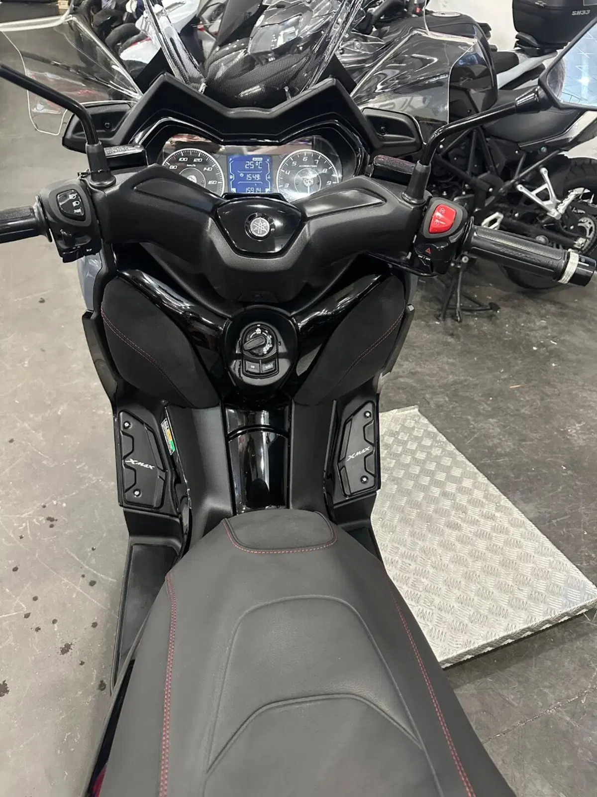 Yamaha X-Max 300 (2021 - 24) (13)