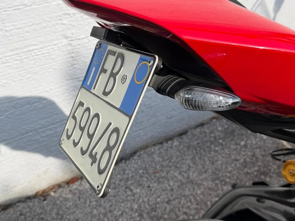Ducati Panigale V4 S (2022 - 24) (4)