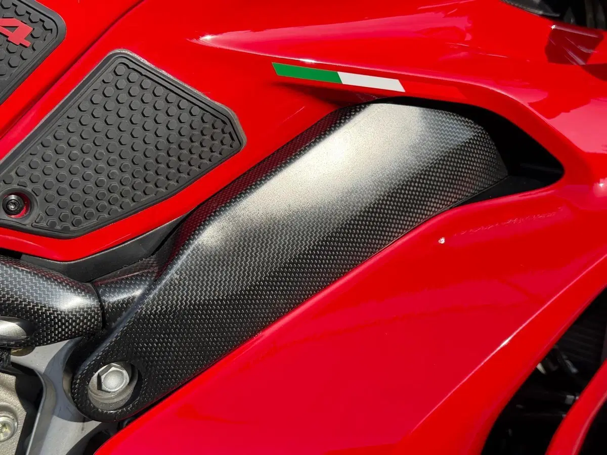 Ducati Panigale V4 S (2022 - 24) (7)