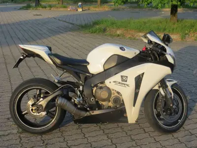 Honda CBR 1000 RR Fireblade (2008 - 11) usata