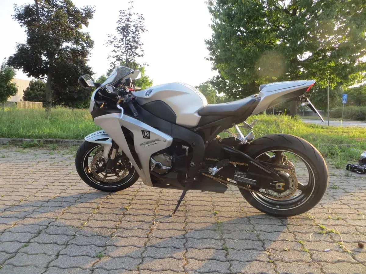 Honda CBR 1000 RR Fireblade (2008 - 11) (3)