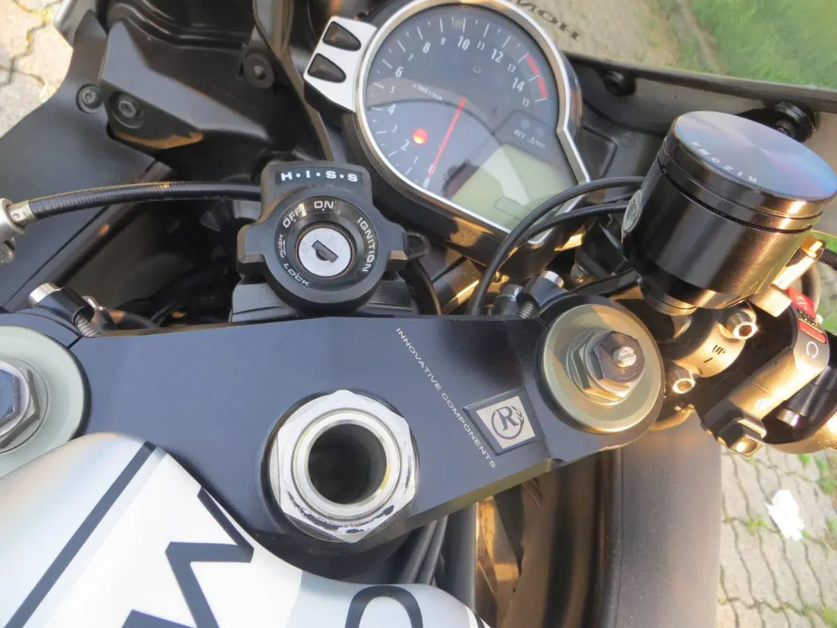 Honda CBR 1000 RR Fireblade (2008 - 11) (9)