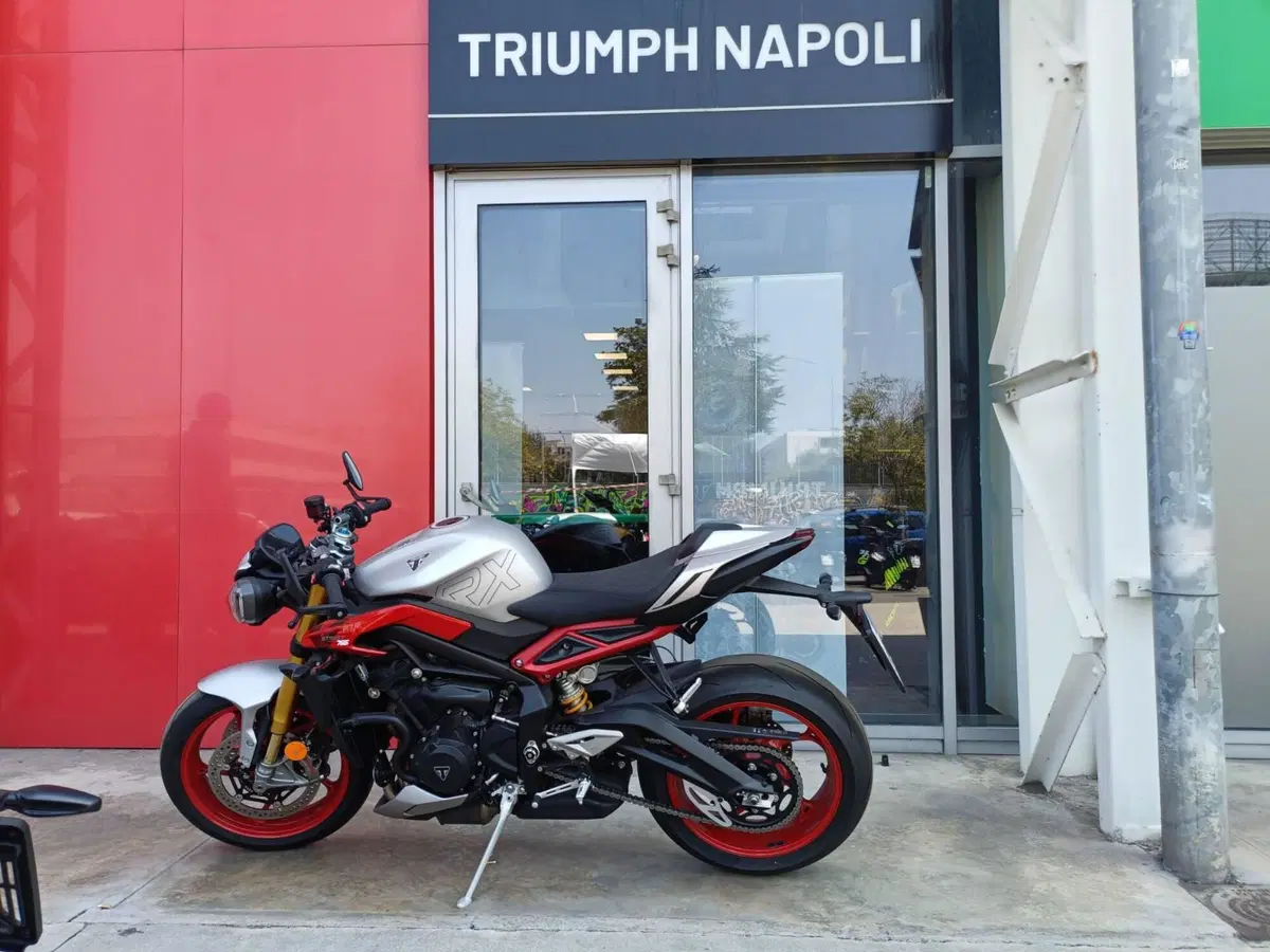 Triumph Street Triple 765 RX (2026) (2)