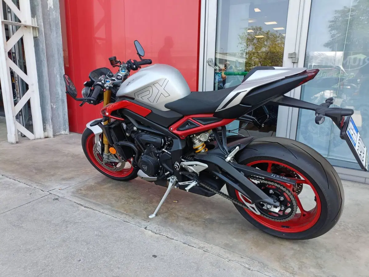 Triumph Street Triple 765 RX (2026) (3)