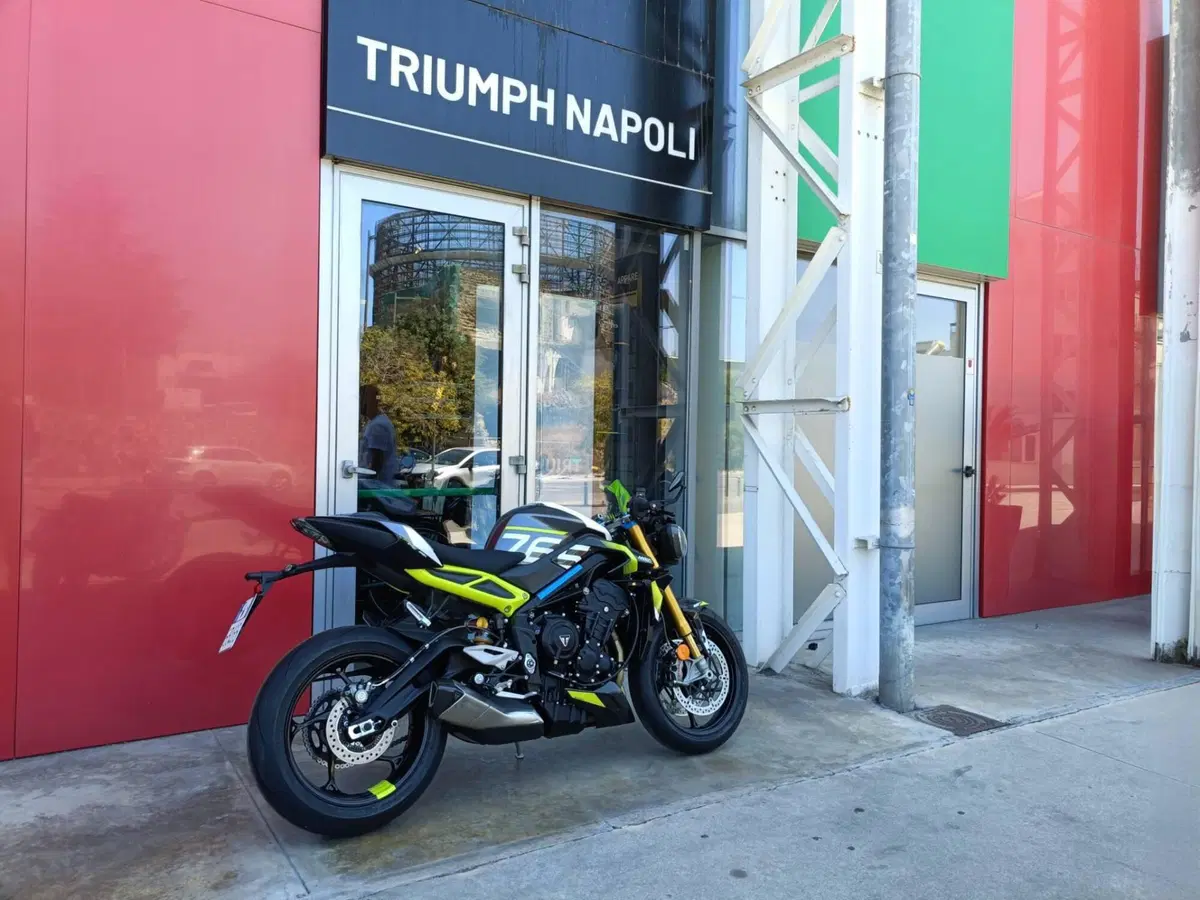 Triumph Street Triple 765 Moto2 (2026) (2)