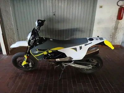 Husqvarna 701 Supermoto (2023 - 25) usata
