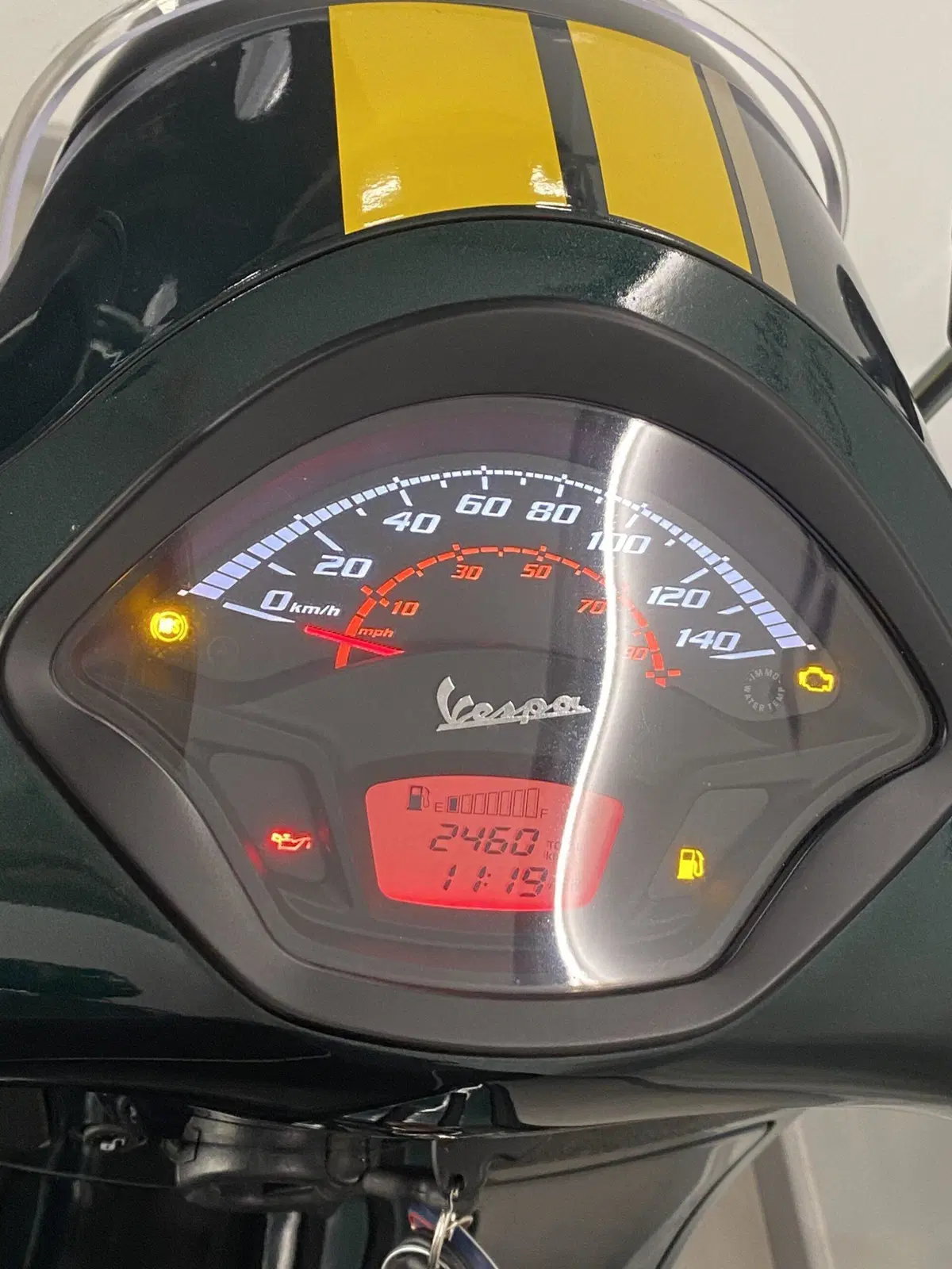 Vespa GTS 300 Super Racing Sixties Hpe (2021 - 22) (3)