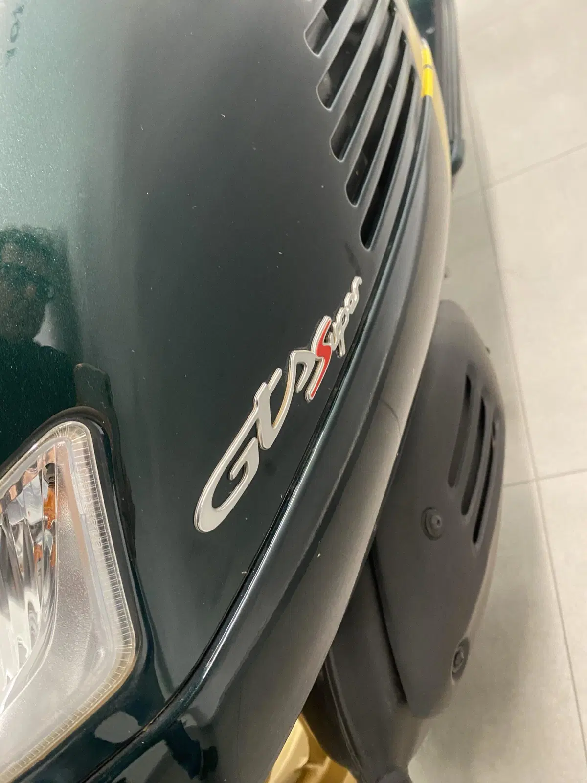 Vespa GTS 300 Super Racing Sixties Hpe (2021 - 22) (4)