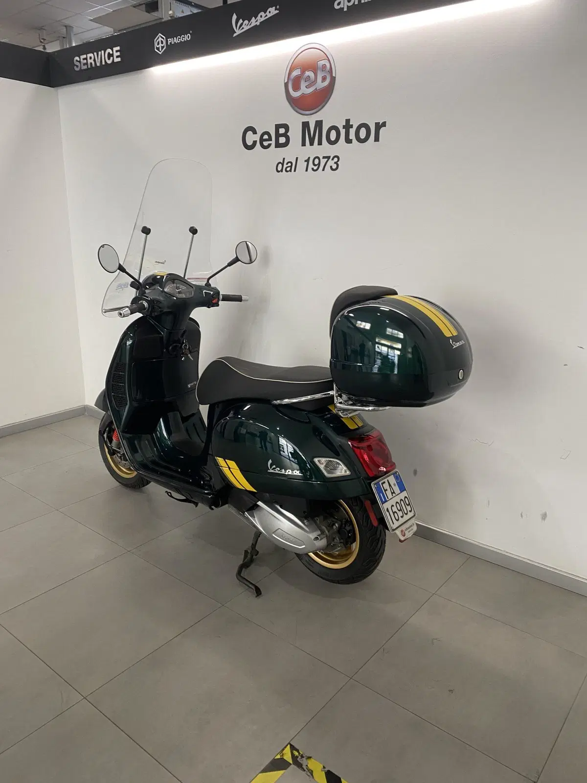 Vespa GTS 300 Super Racing Sixties Hpe (2021 - 22) (6)