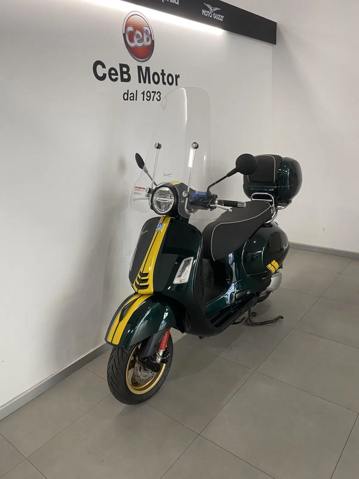 Vespa GTS 300 Super Racing Sixties Hpe (2021 - 22) (7)