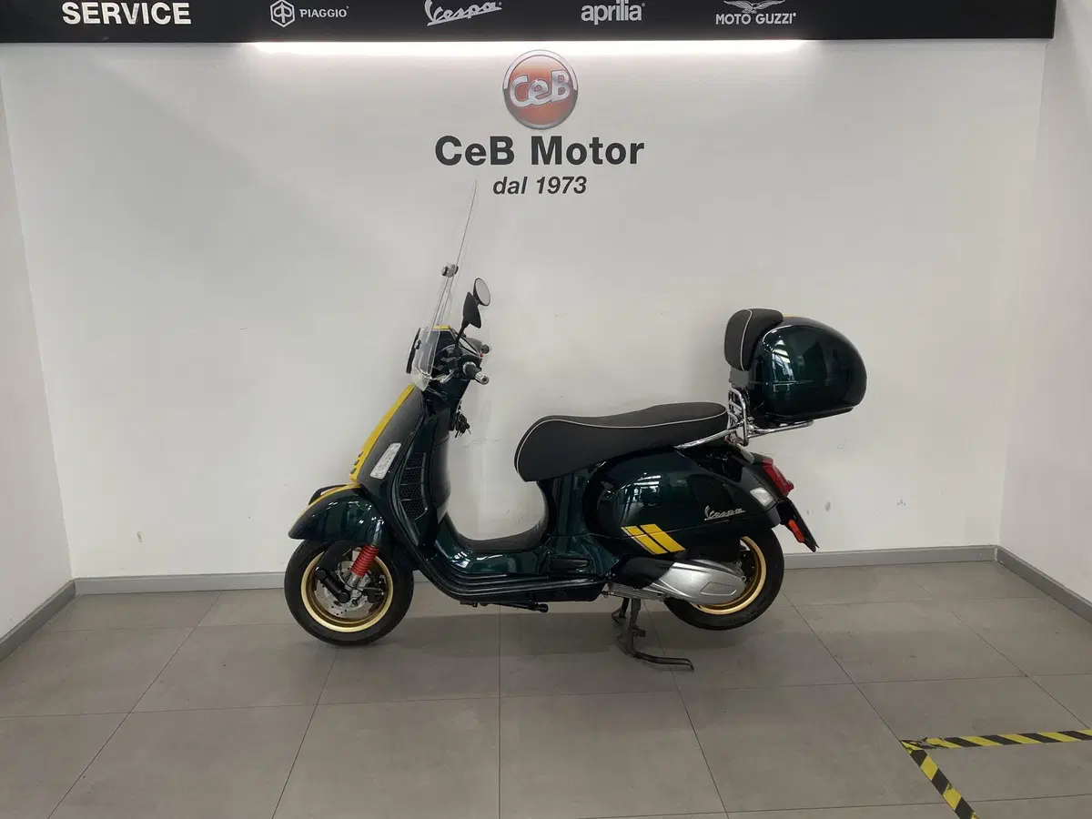Vespa GTS 300 Super Racing Sixties Hpe (2021 - 22) (8)