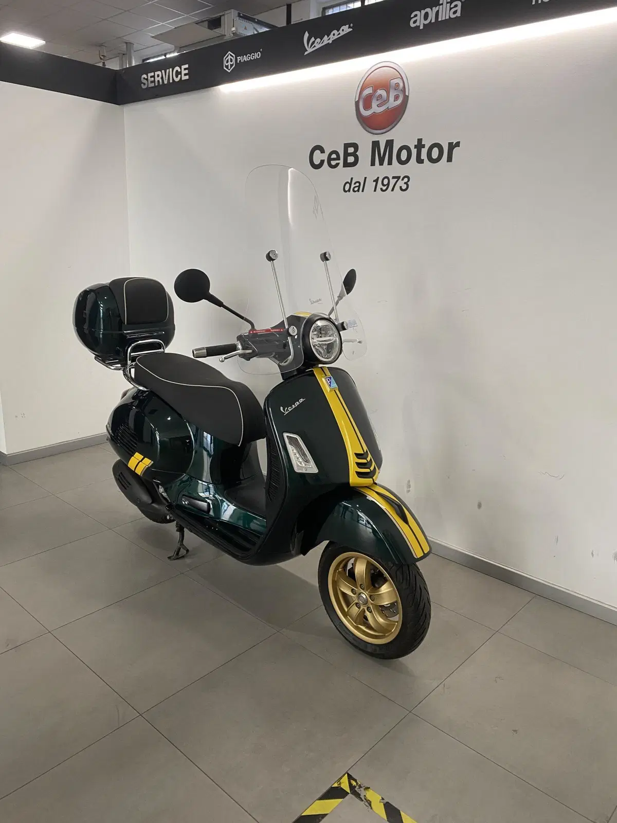 Vespa GTS 300 Super Racing Sixties Hpe (2021 - 22) (9)