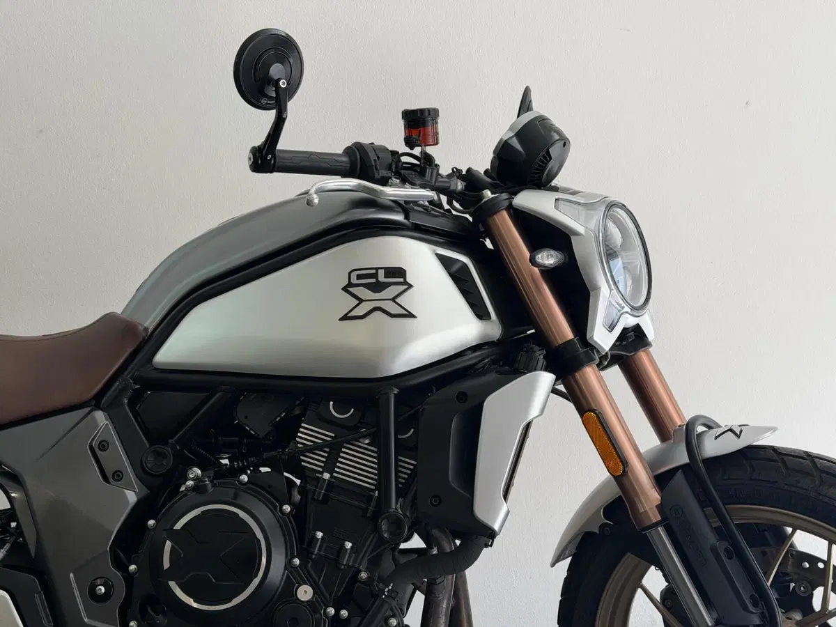 CFMOTO 700CL-X Heritage (2021 - 26) (2)