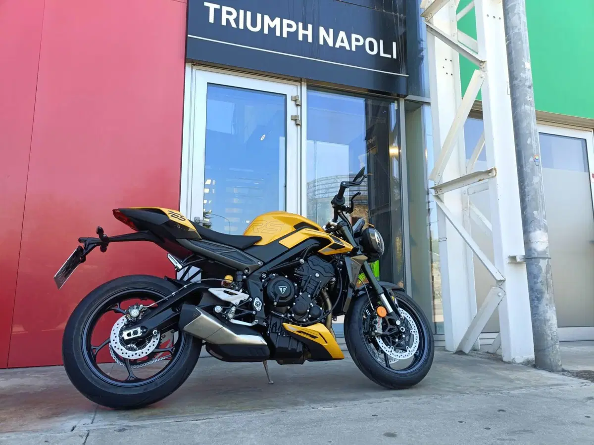 Triumph Street Triple 765 RS (2023 - 26) (2)