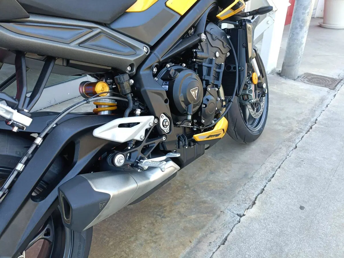 Triumph Street Triple 765 RS (2023 - 26) (5)