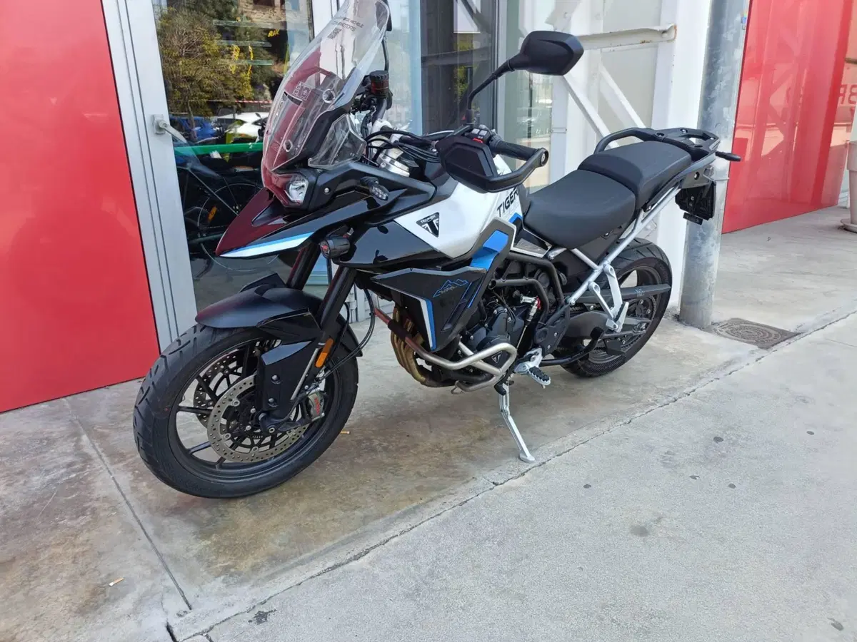 Triumph Tiger 900 Alpine Special Edition (2026) (2)