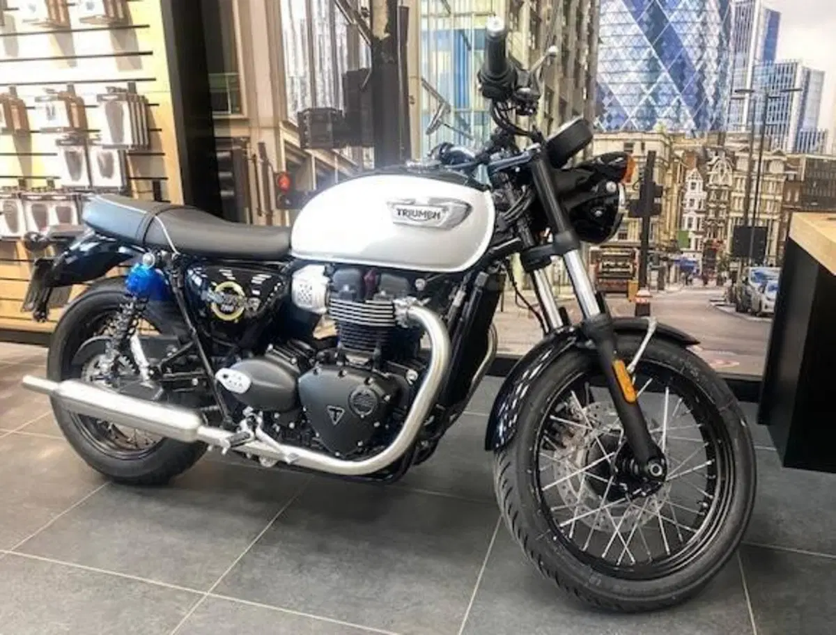 Triumph Bonneville T100 (2026) (4)