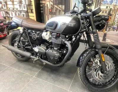 Triumph Bonneville T120 Black (2026) usata