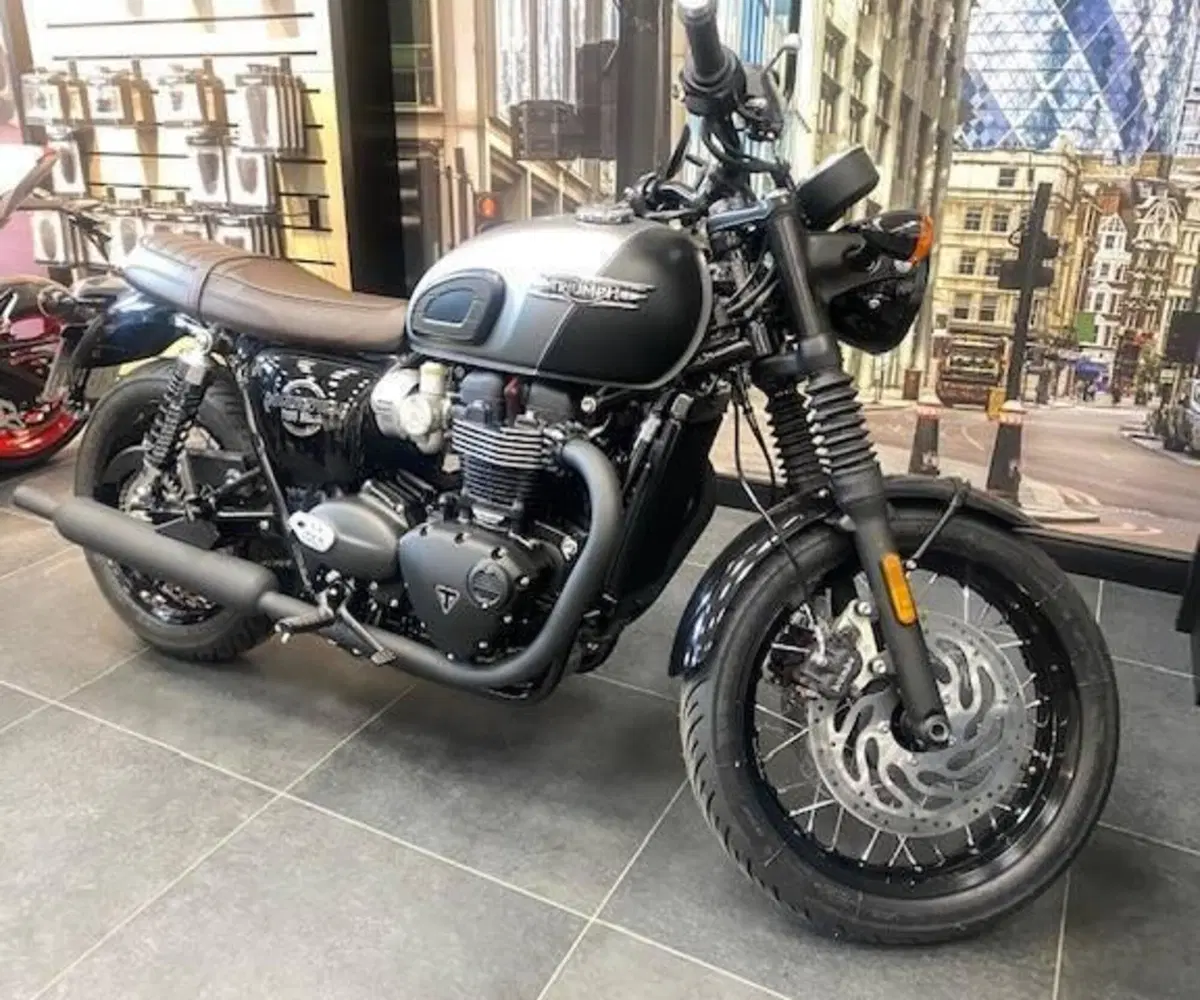 Triumph Bonneville T120 Black (2026) (4)