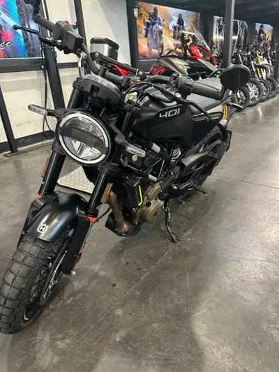 Husqvarna Svartpilen 401 (2021 - 23) usata
