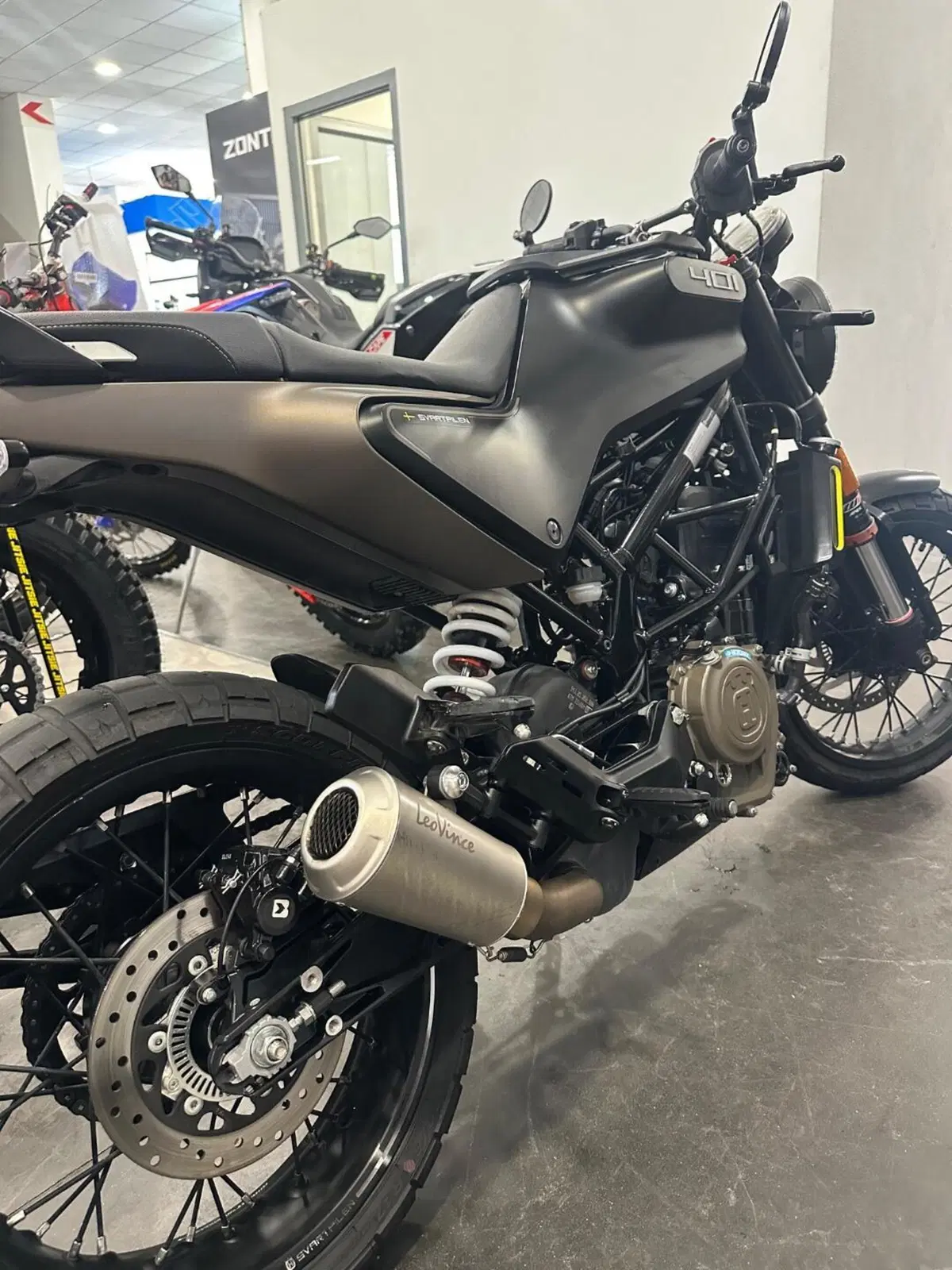 Husqvarna Svartpilen 401 (2021 - 23) (4)