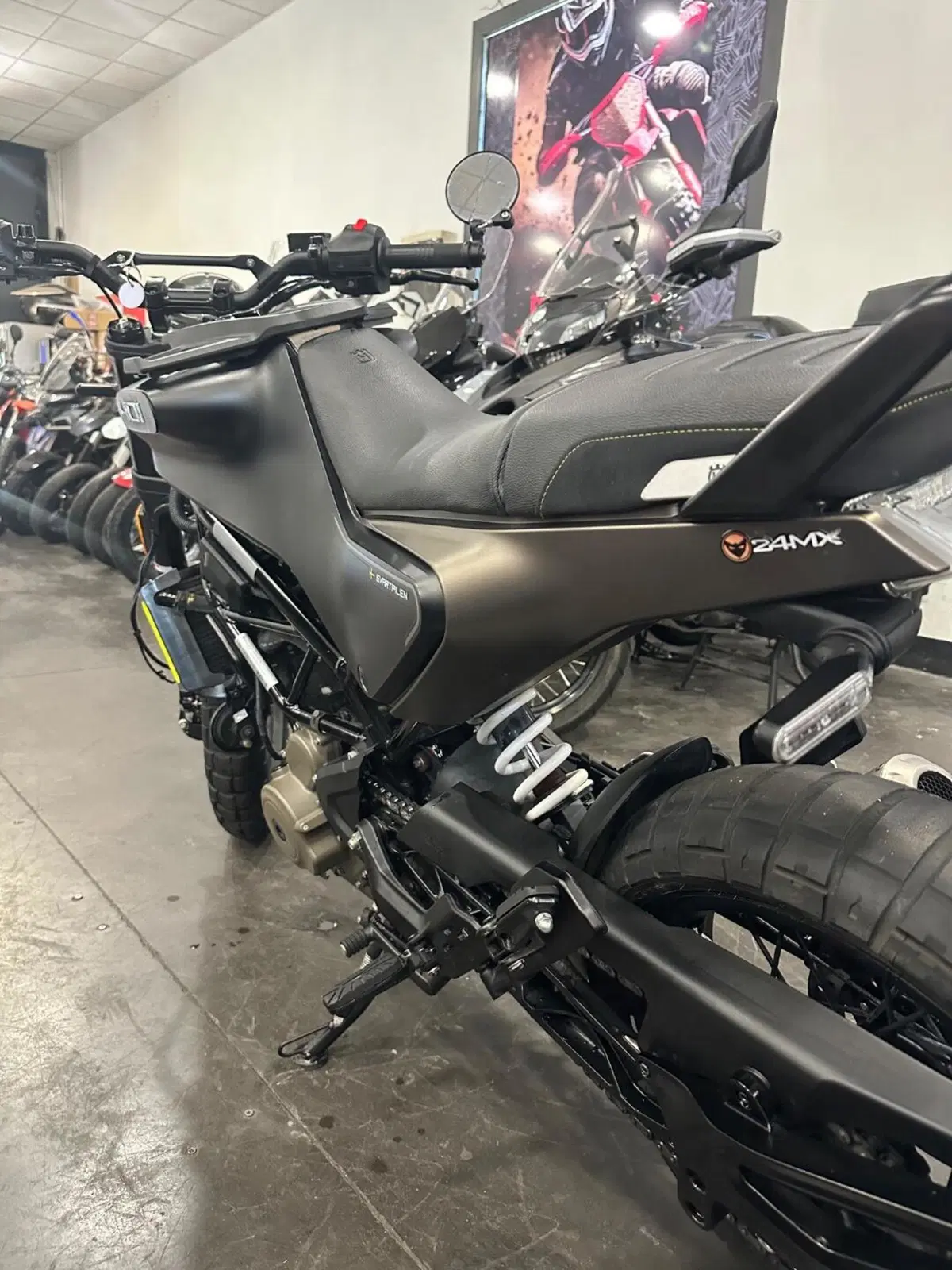 Husqvarna Svartpilen 401 (2021 - 23) (6)