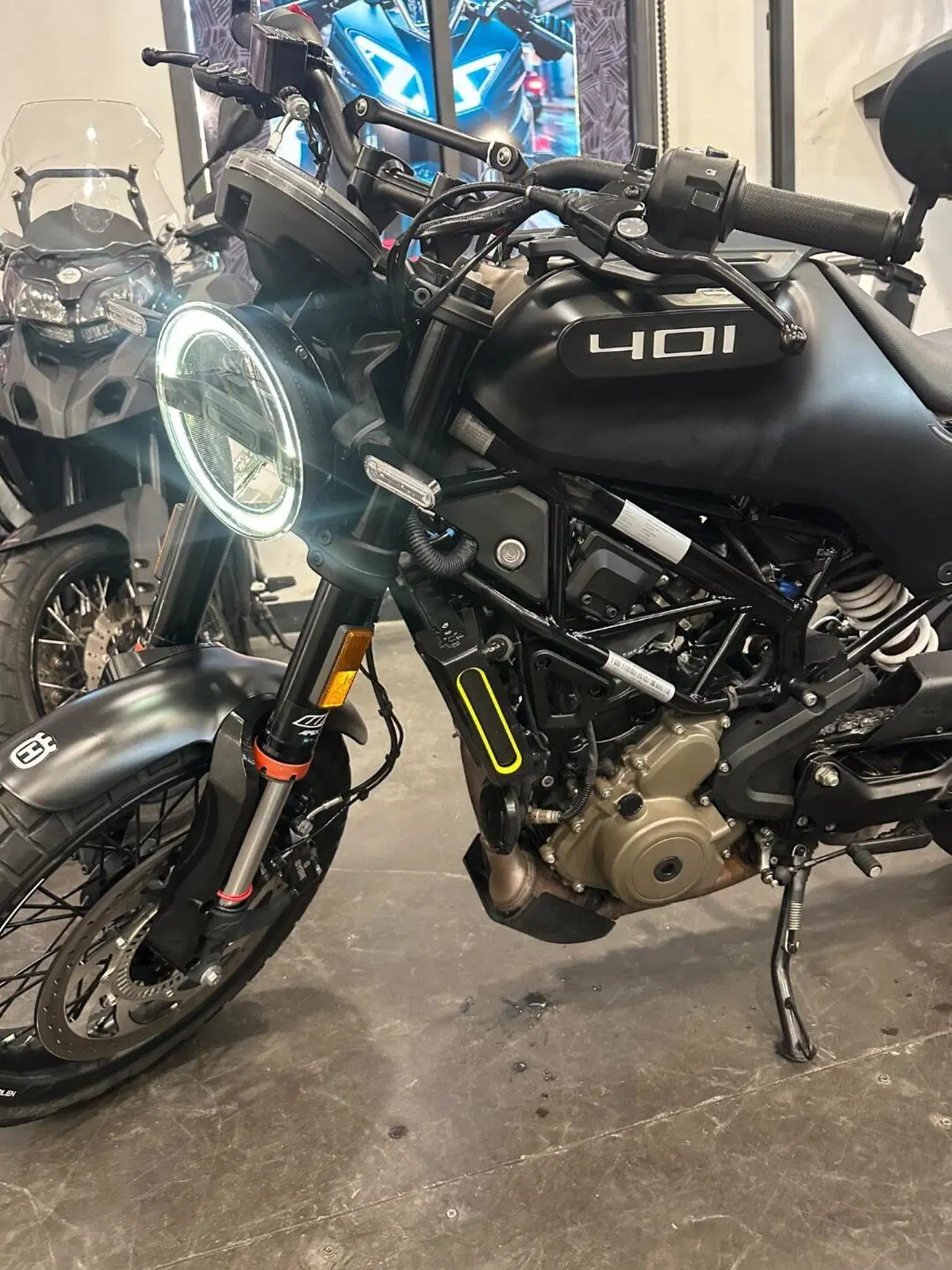 Husqvarna Svartpilen 401 (2021 - 23) (8)