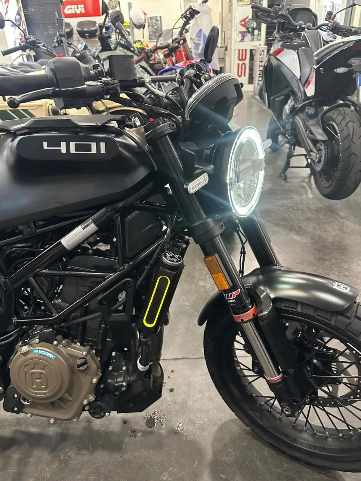 Husqvarna Svartpilen 401 (2021 - 23) (10)