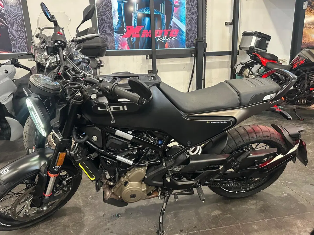 Husqvarna Svartpilen 401 (2021 - 23) (11)