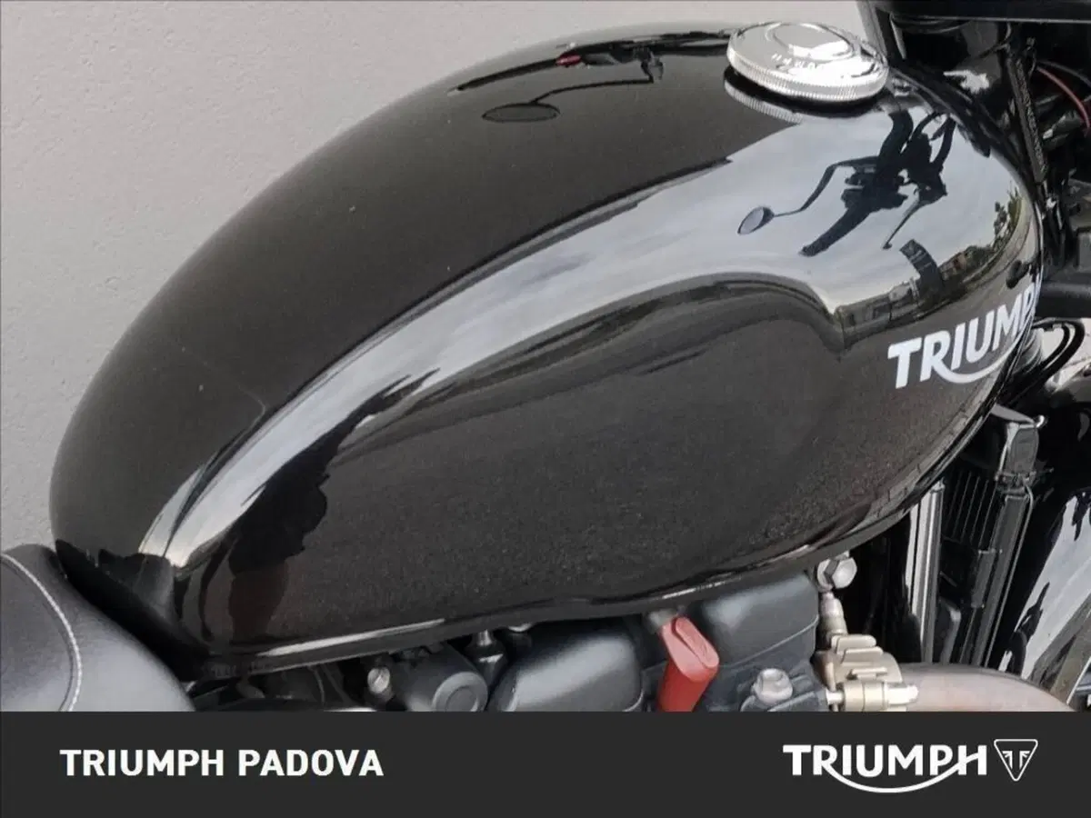 Triumph Street Twin 900 (2016) (7)