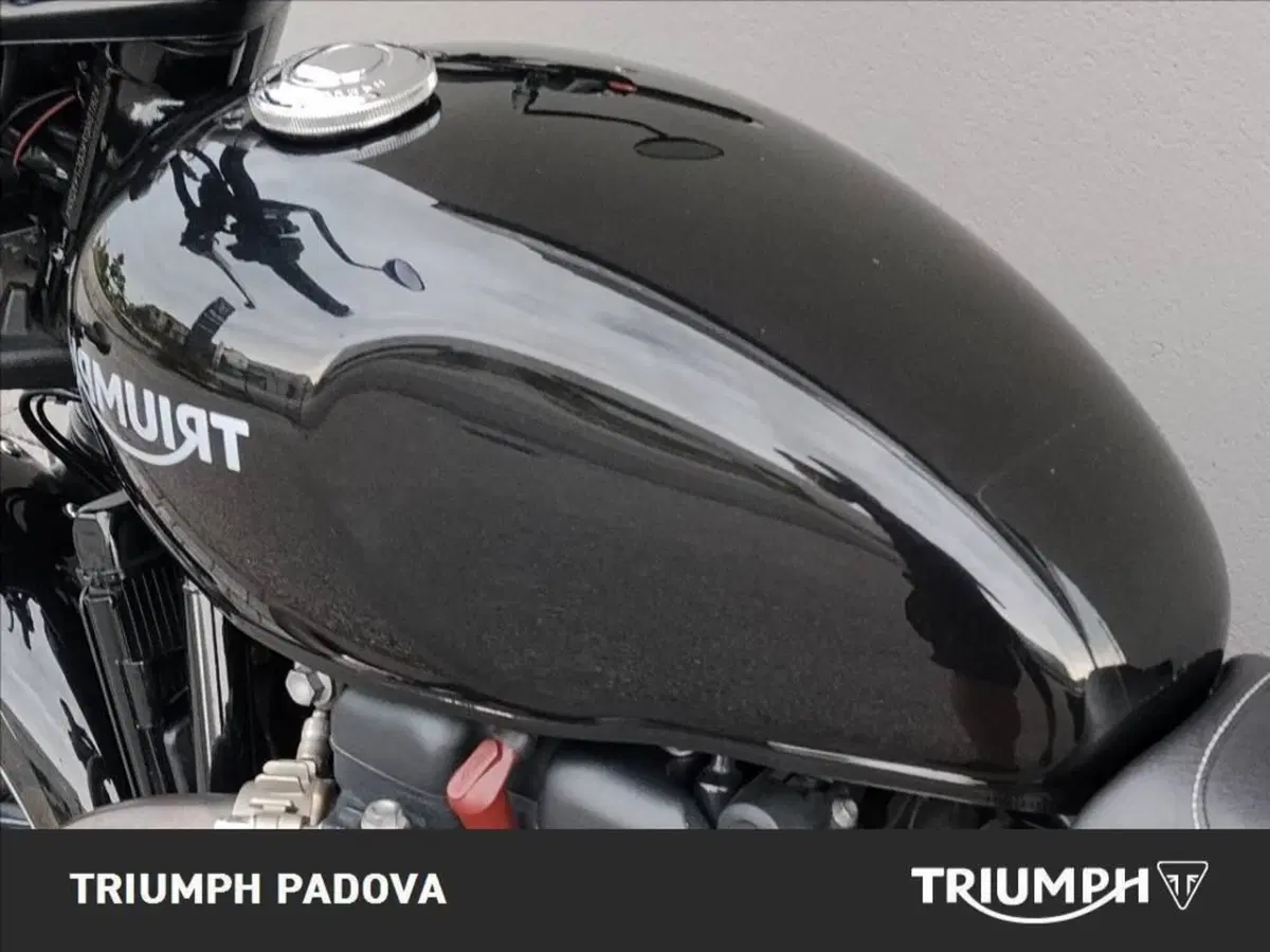 Triumph Street Twin 900 (2016) (17)
