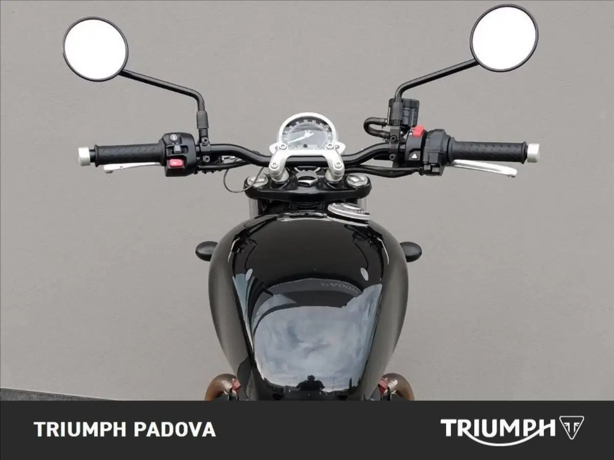 Triumph Street Twin 900 (2016) (21)
