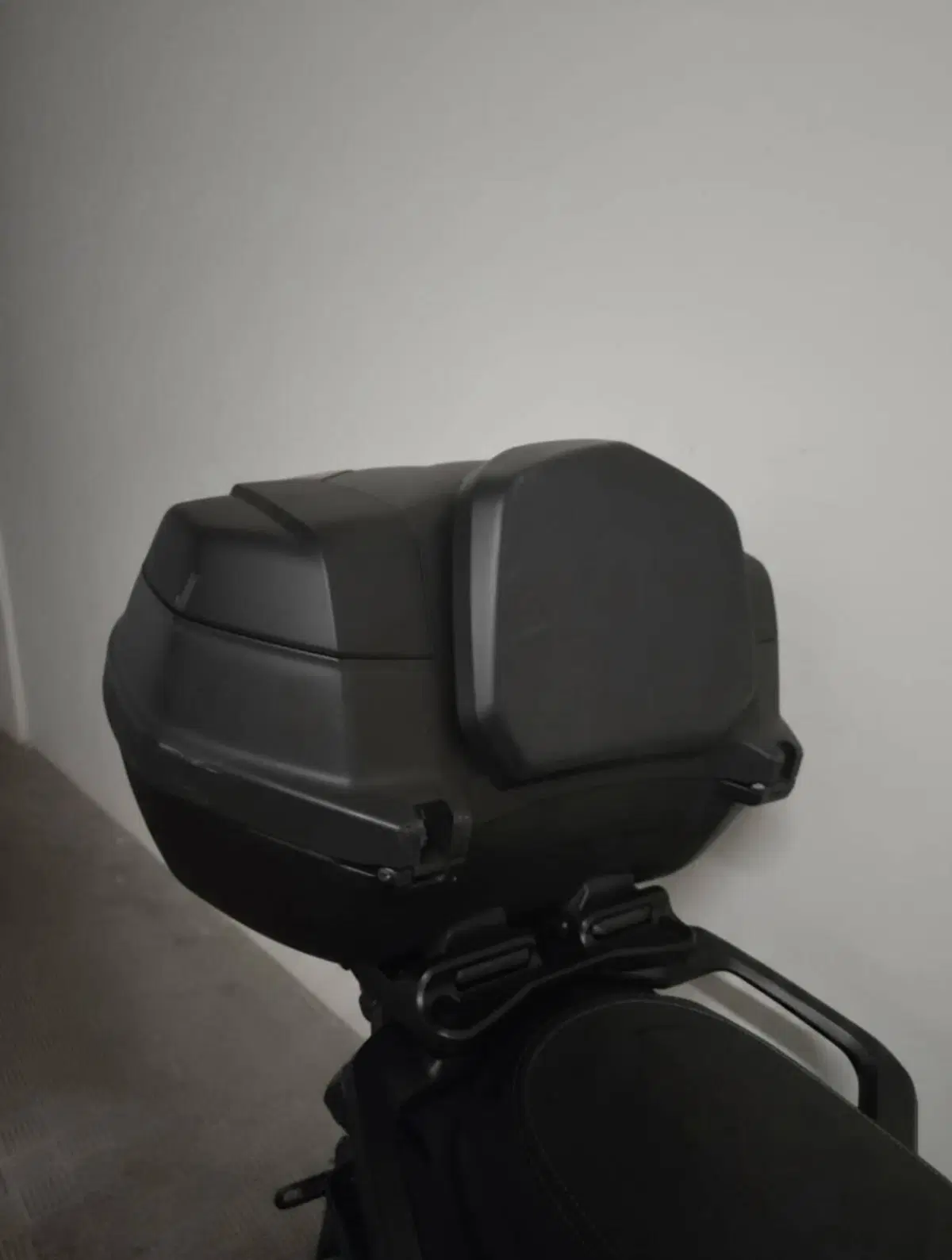 Bauletto 50 lt con schienalino Yamaha Tracer 9 (2)