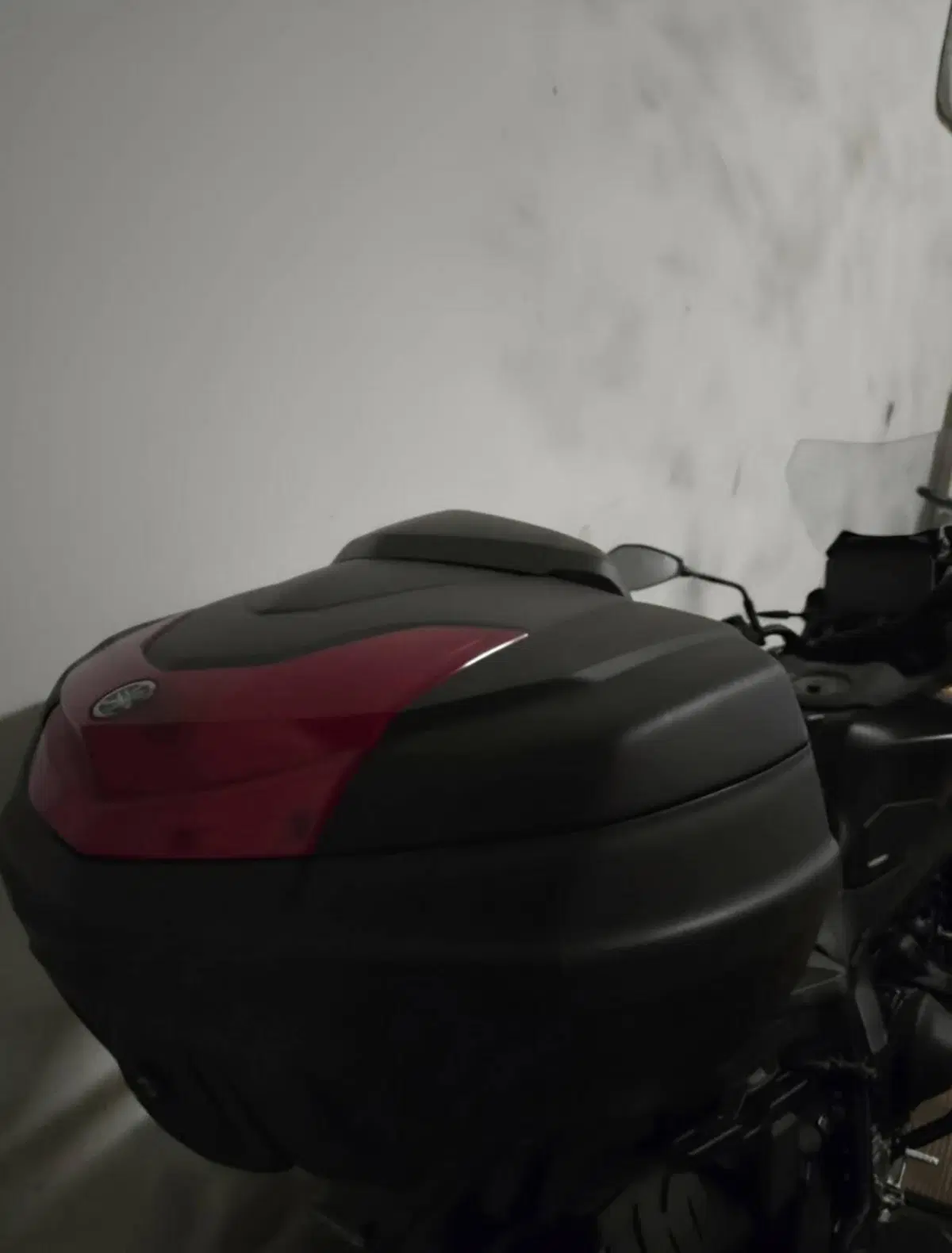 Bauletto 50 lt con schienalino Yamaha Tracer 9 (4)