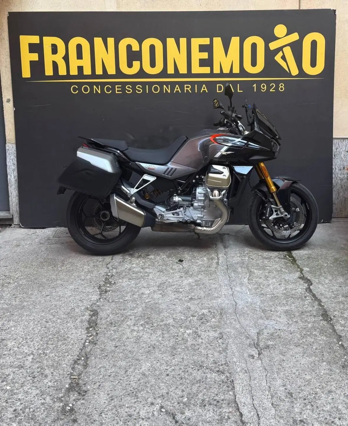 Moto Guzzi V100 Mandello S (2022 - 24) (2)
