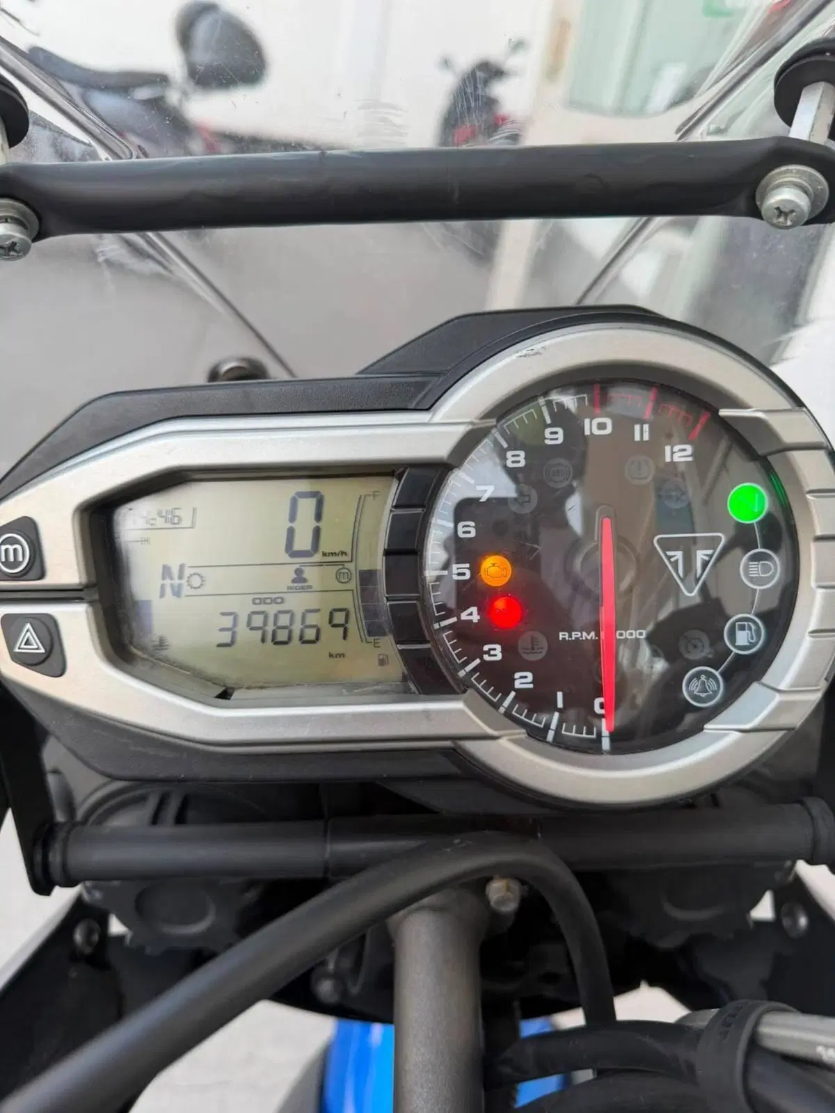 Triumph Tiger 800 XRx (2015 - 17) (2)