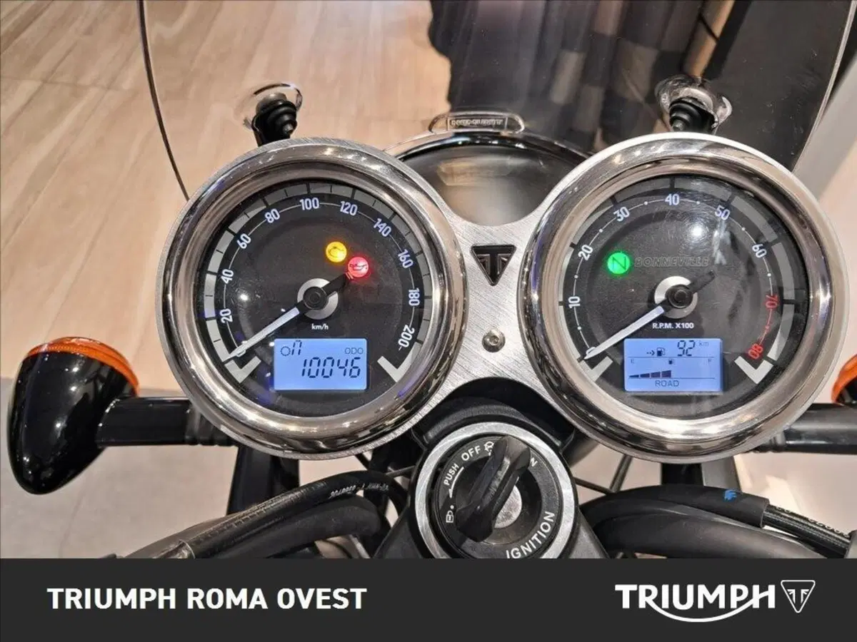 Triumph Bonneville T120 Gold Line Edition (2022 - 23) (12)