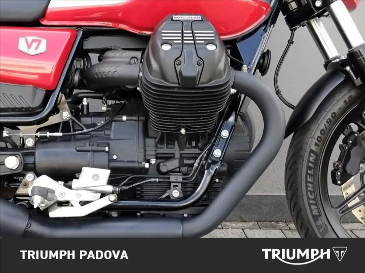 Moto Guzzi V7 Stone Corsa (2023 - 25) (3)