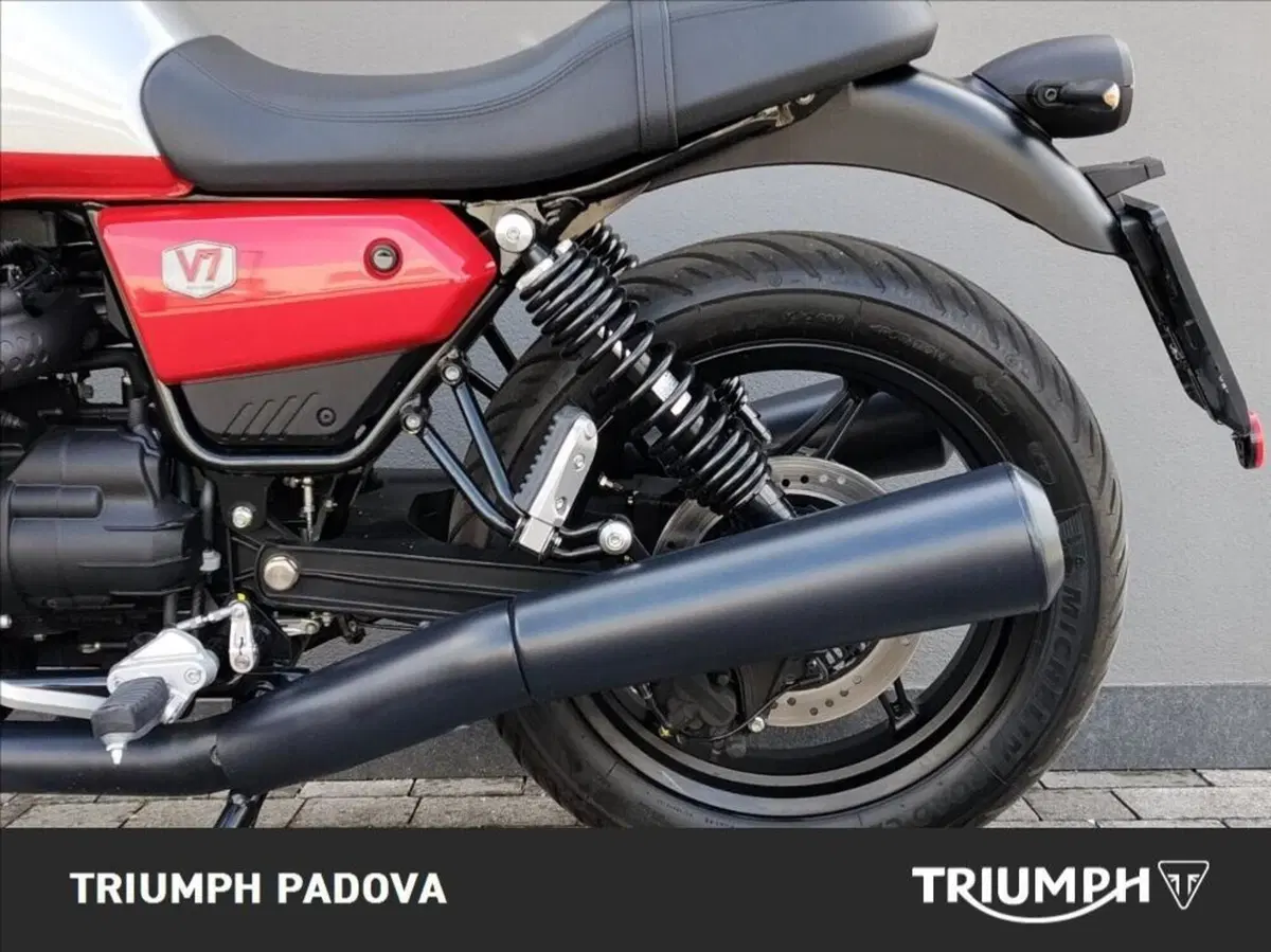 Moto Guzzi V7 Stone Corsa (2023 - 25) (7)