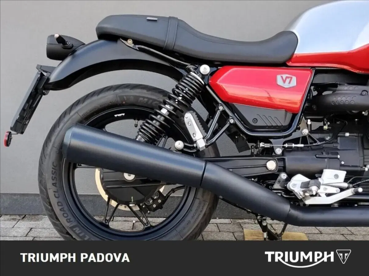 Moto Guzzi V7 Stone Corsa (2023 - 25) (2)