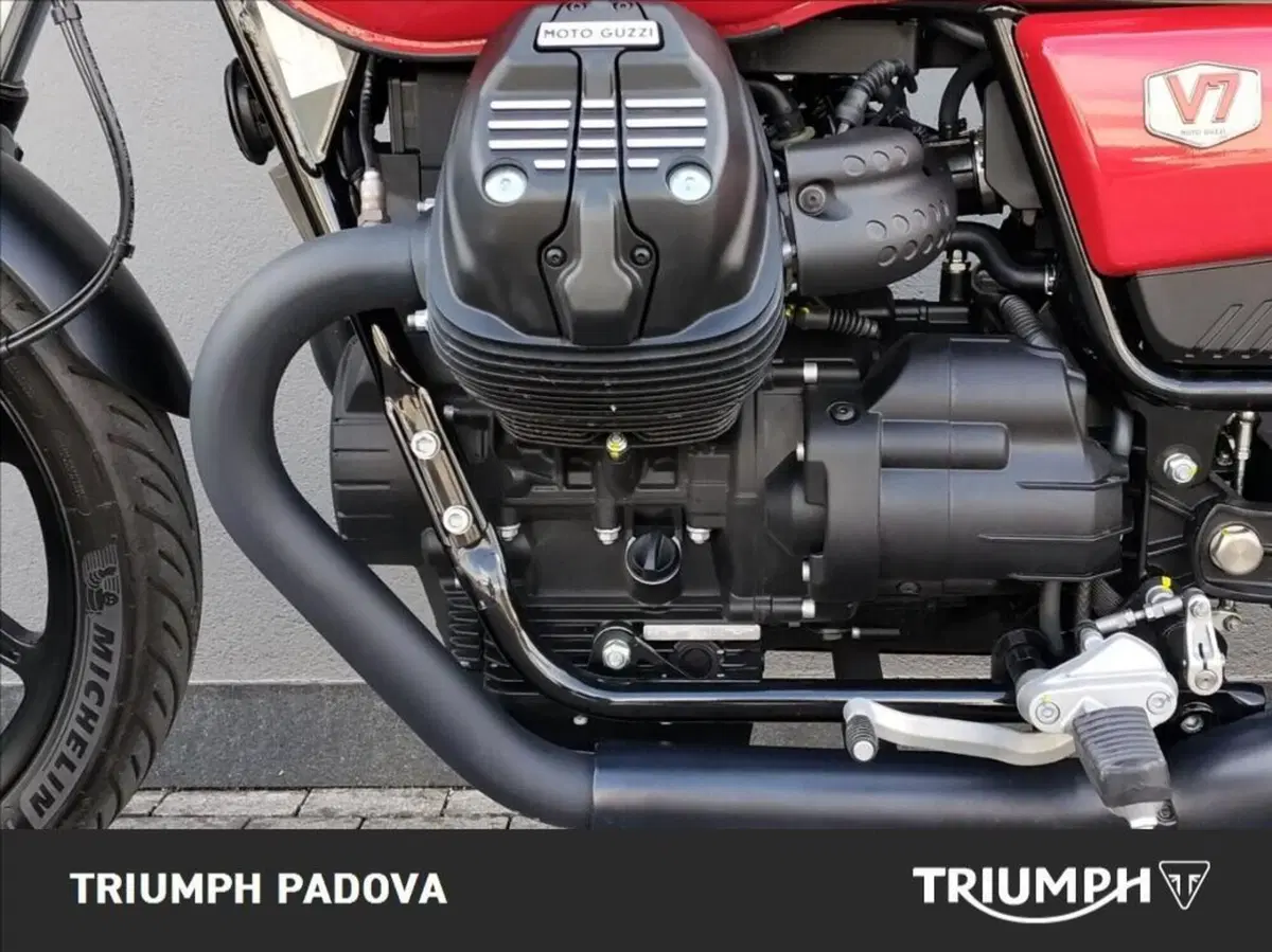 Moto Guzzi V7 Stone Corsa (2023 - 25) (8)