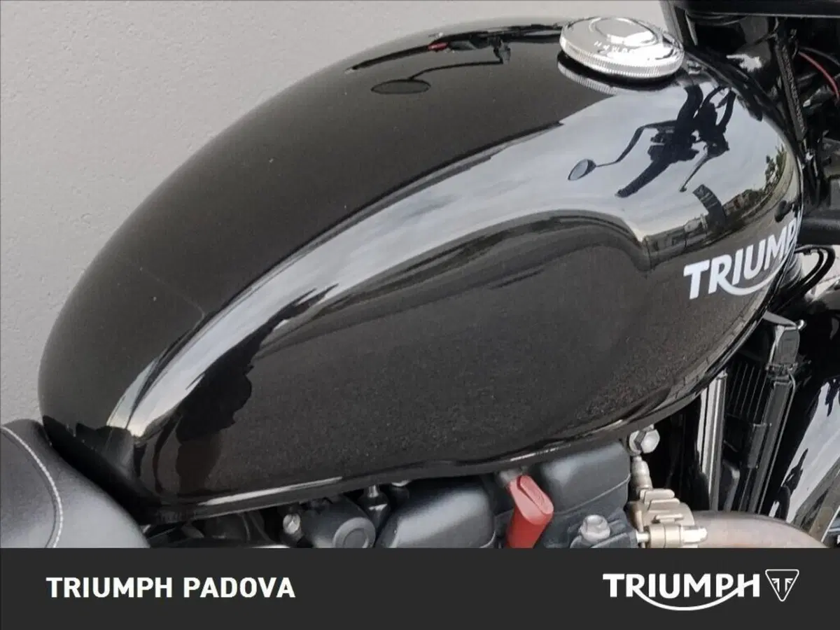 Triumph Street Twin 900 (2016) (8)
