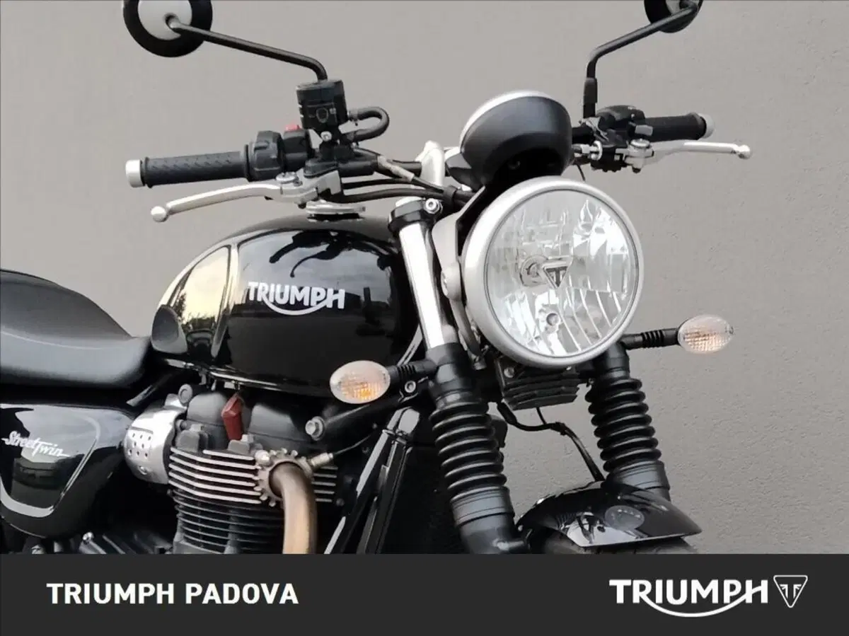 Triumph Street Twin 900 (2016) (10)