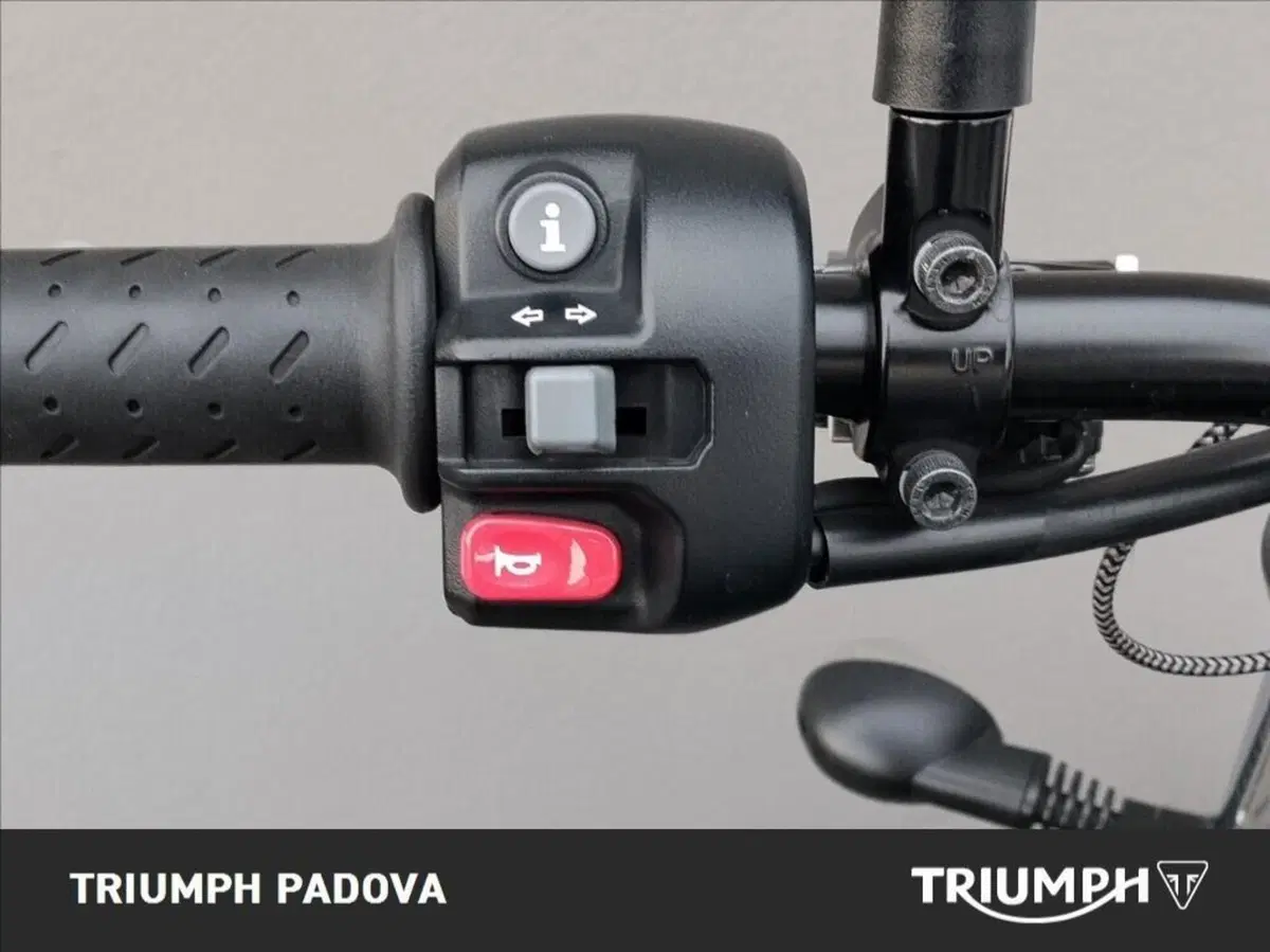 Triumph Street Twin 900 (2016) (24)
