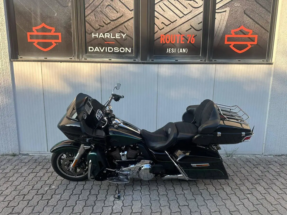 Harley-Davidson 107 Road Glide Ultra (2017 - 18) - FLTRU (2)
