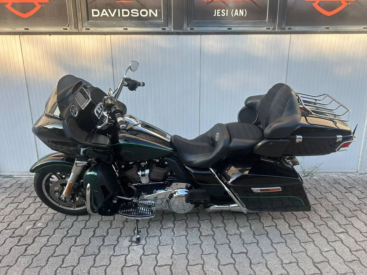 Harley-Davidson 107 Road Glide Ultra (2017 - 18) - FLTRU (4)