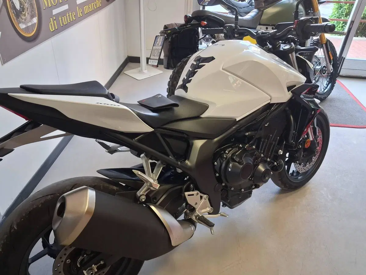 Honda CB 1000 Hornet (2025 - 26) (2)