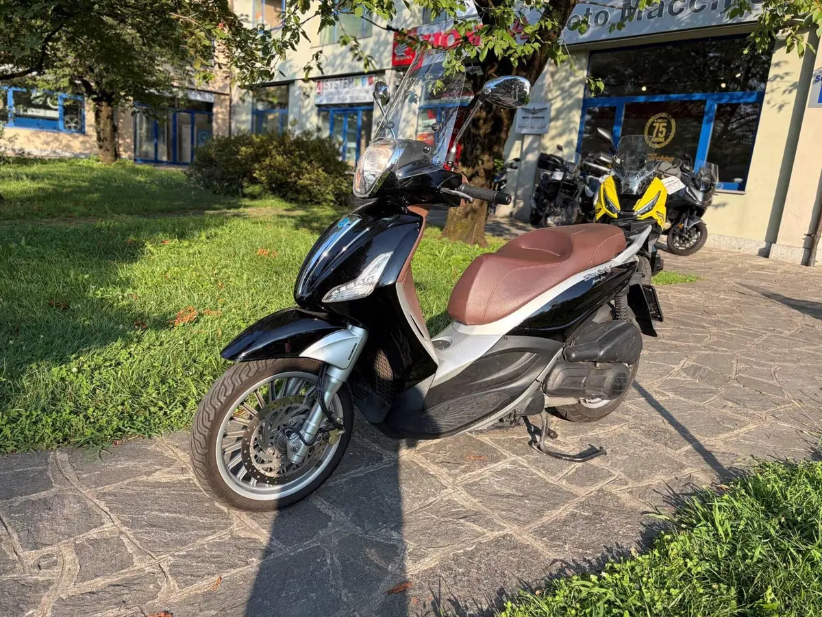 Piaggio Beverly 300 i.e. ABS-ASR (2016 - 20) (5)