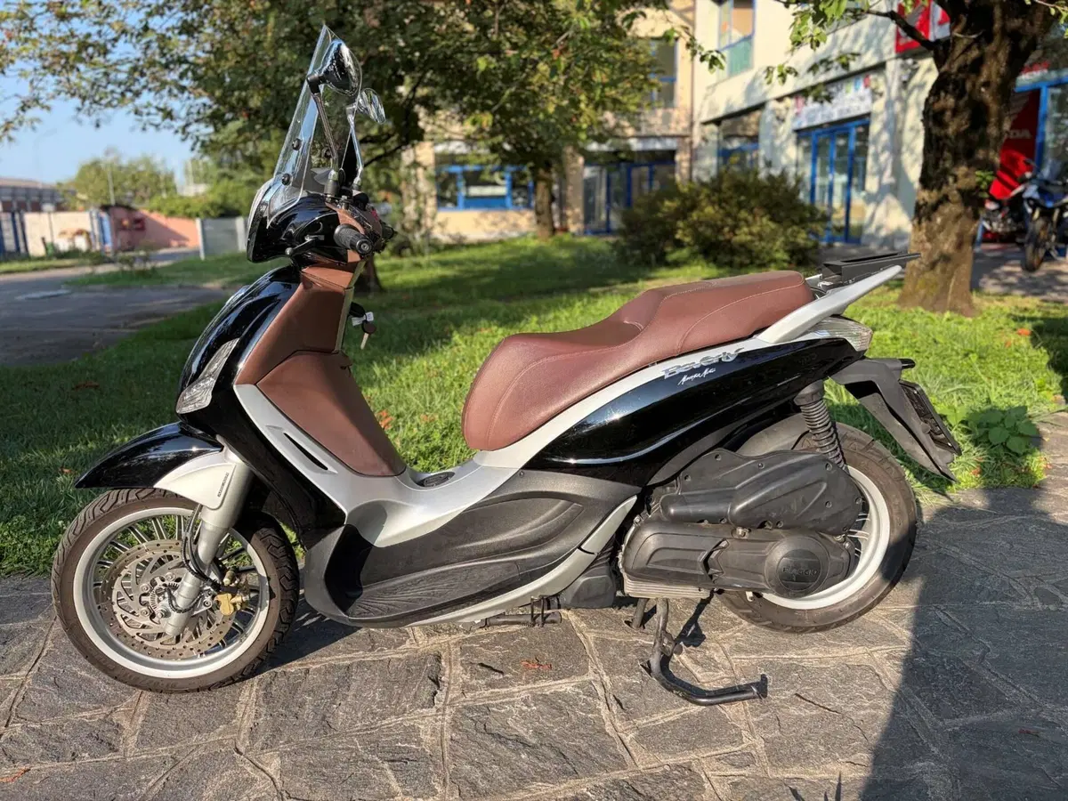 Piaggio Beverly 300 i.e. ABS-ASR (2016 - 20) (3)