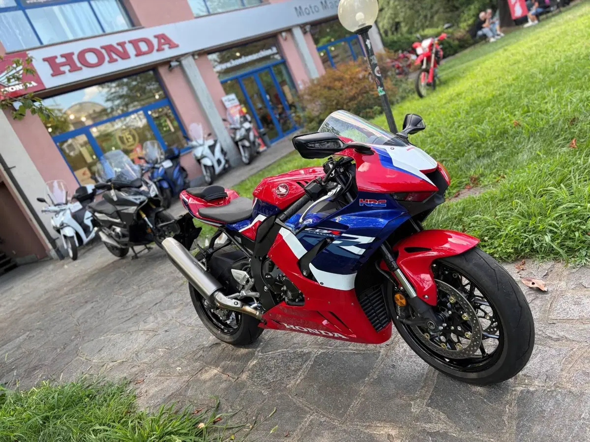 Honda CBR 1000 RR-R Fireblade (2024 - 26) (2)